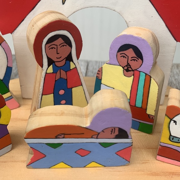 Wood nativity scene 8 piece - Picture 2 of 16